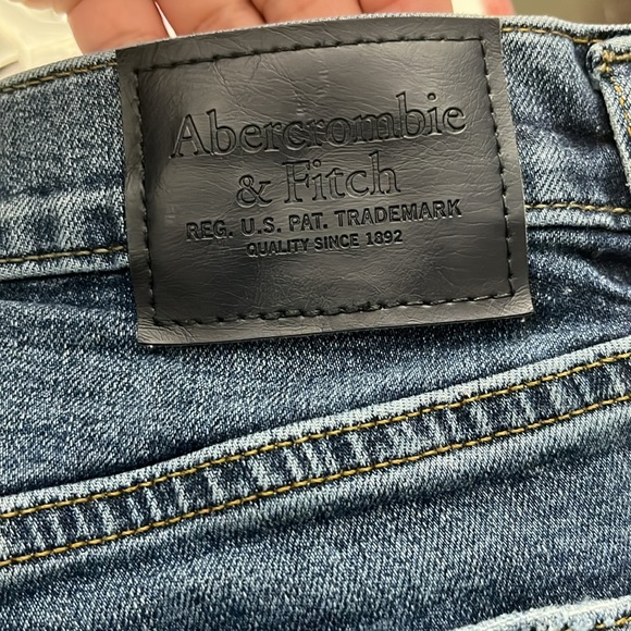 Abercrombie & Fitch A&F mens distressed Cuffed blue denim jeans shorts size 28 - Picture 4 of 5